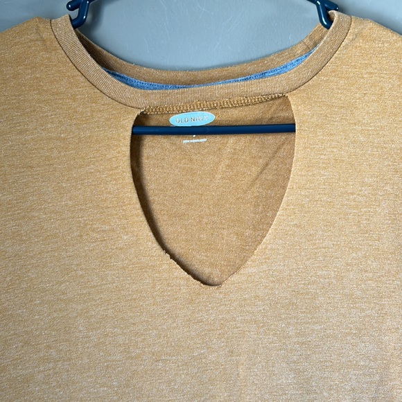 Old Navy T-shirt - Picture 3 of 3